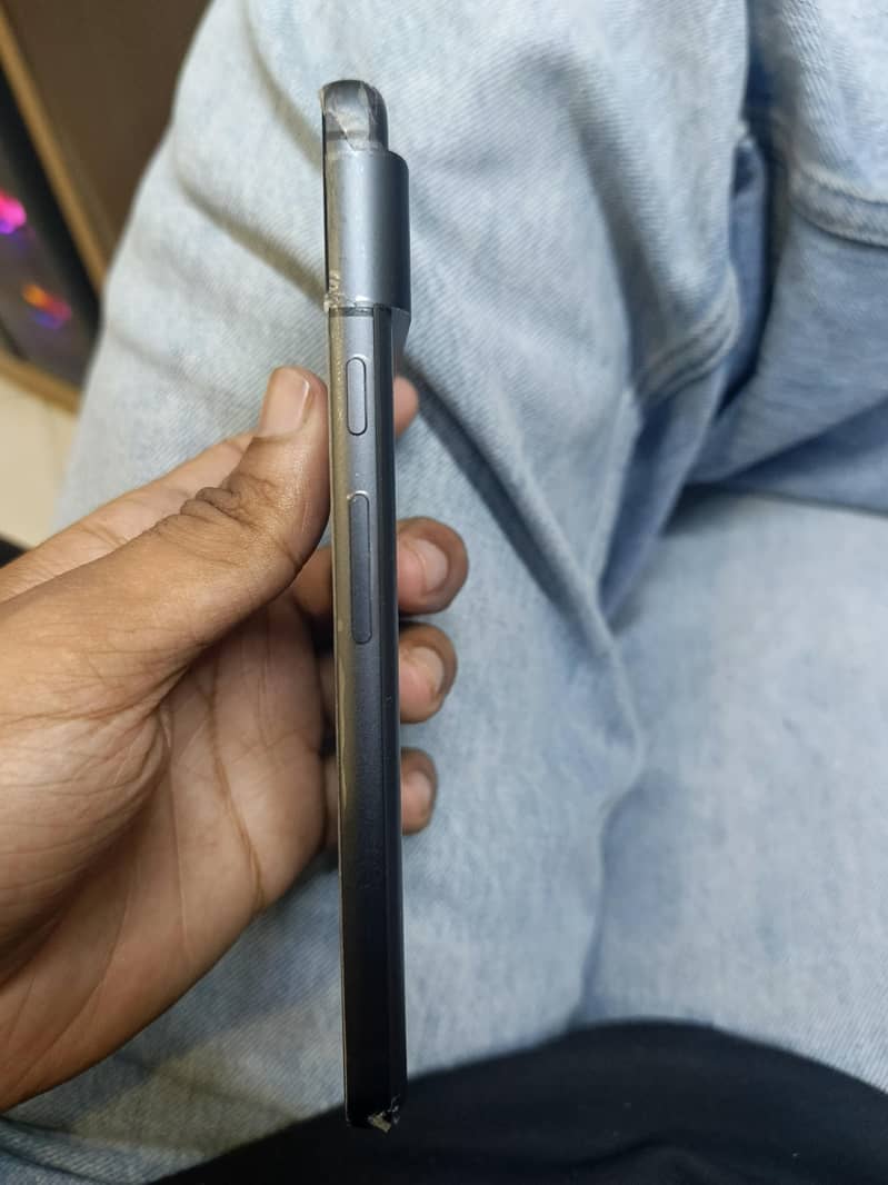 Google Pixel 8 4