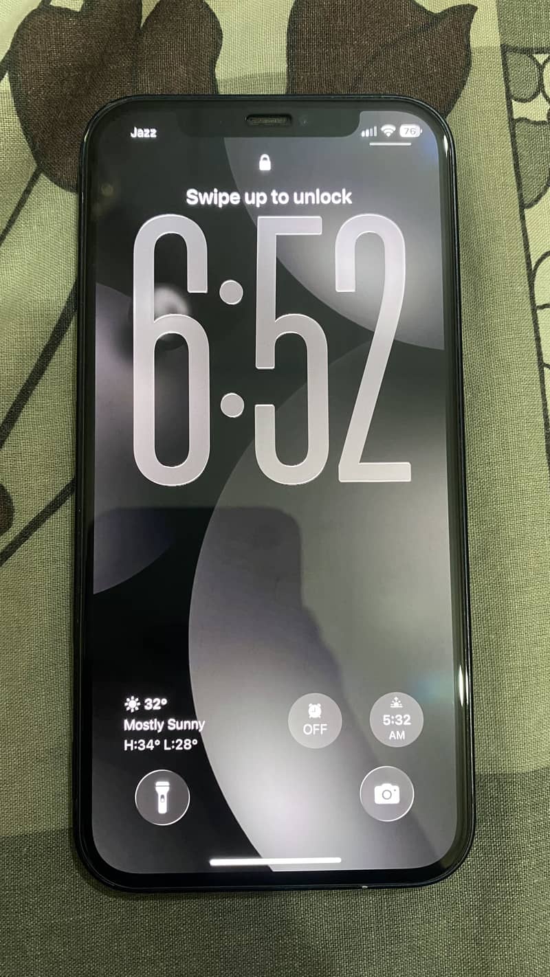 Apple iPhone 12 1