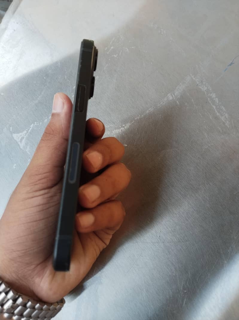 Apple iPhone 14 3