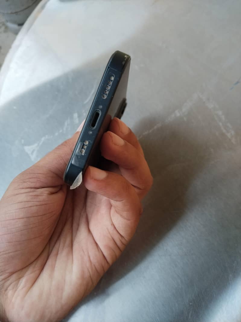 Apple iPhone 14 4