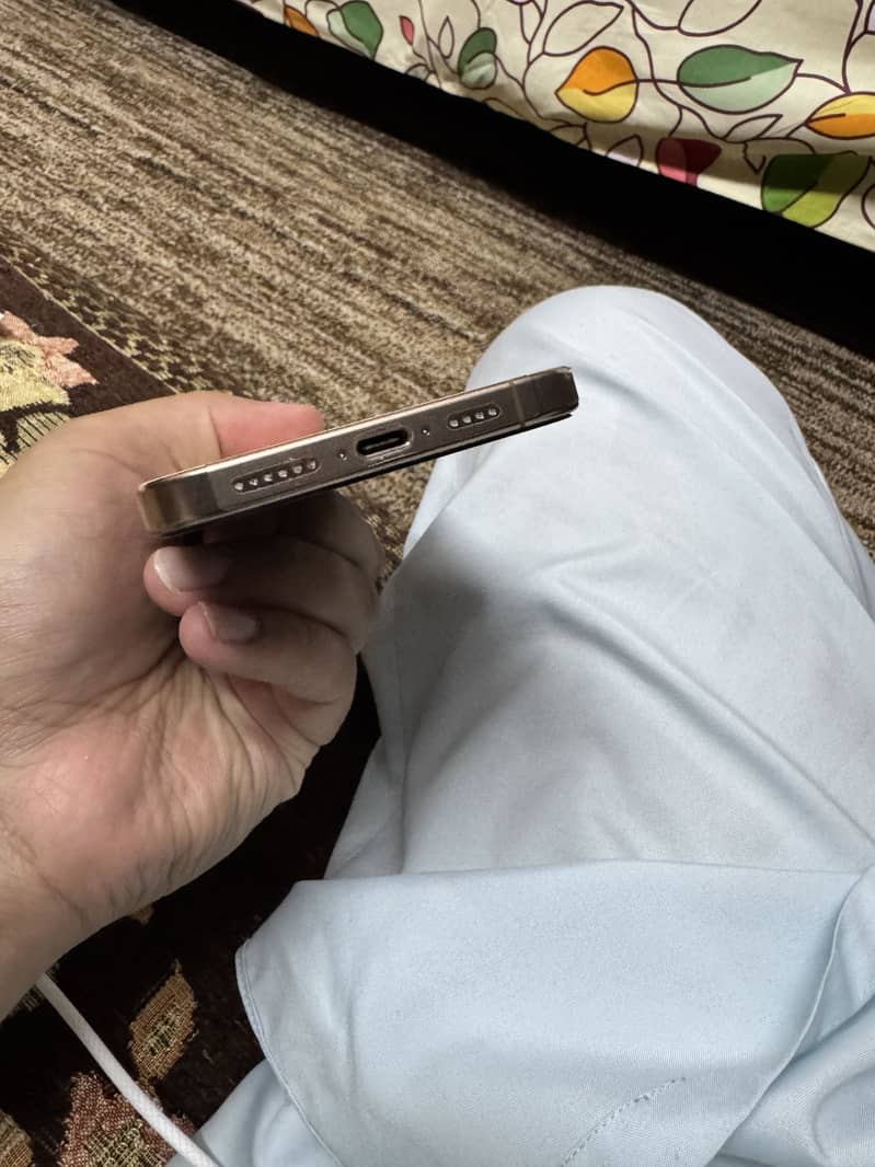 Apple iPhone 16 Pro Max 5