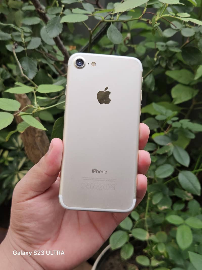 Apple iPhone 7 0