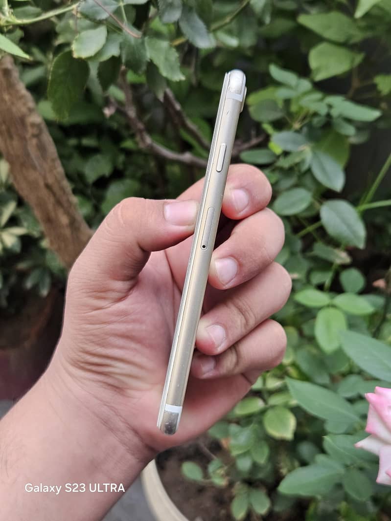 Apple iPhone 7 6