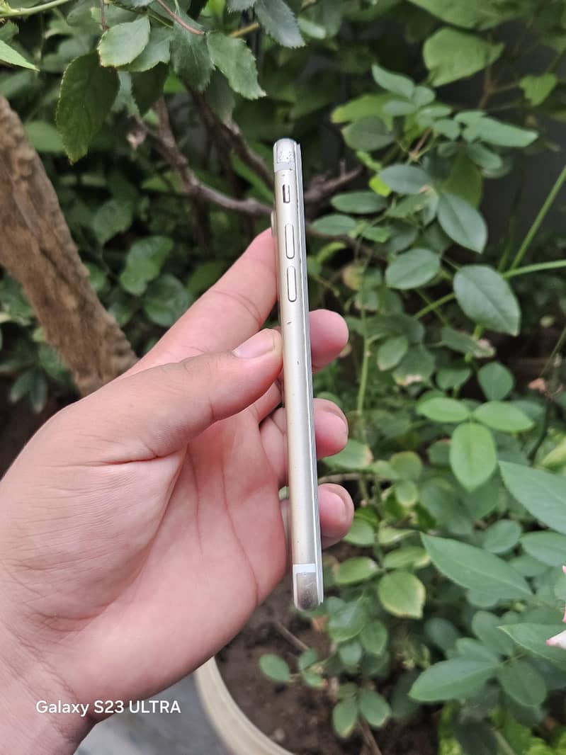 Apple iPhone 7 7