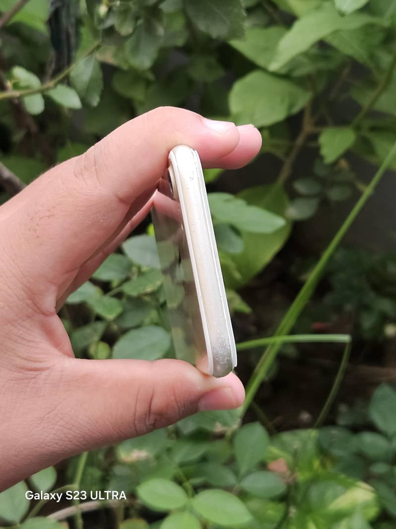 Apple iPhone 7 10