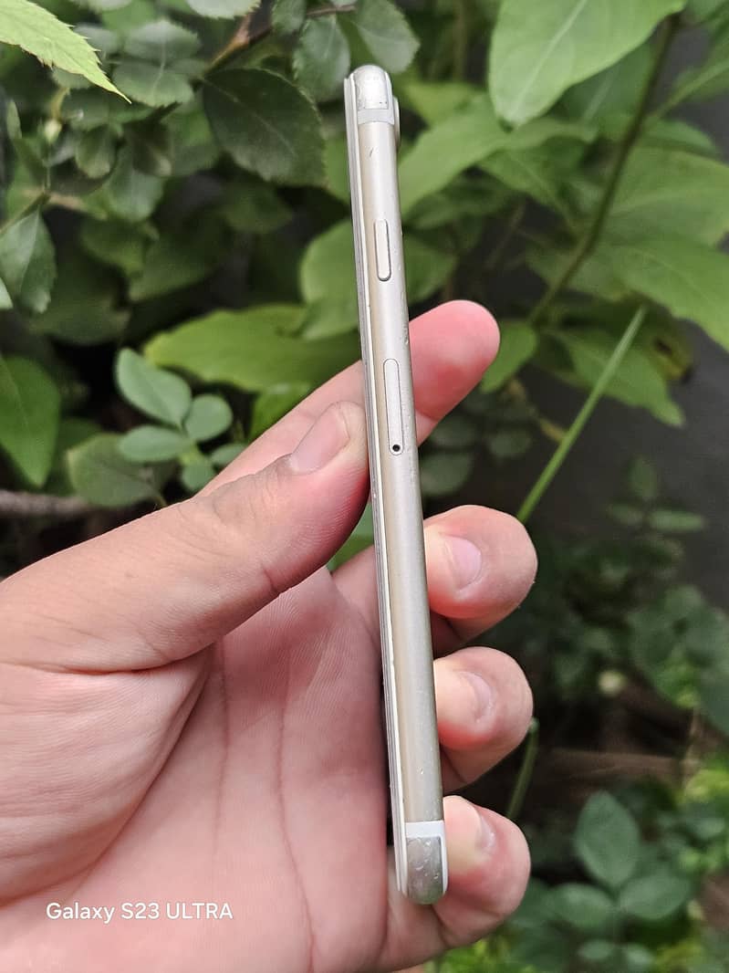 Apple iPhone 7 12