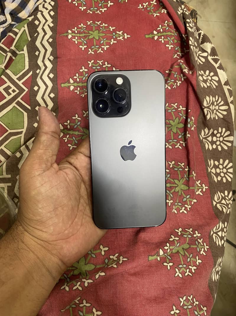 Apple iPhone 14 Pro Max 1