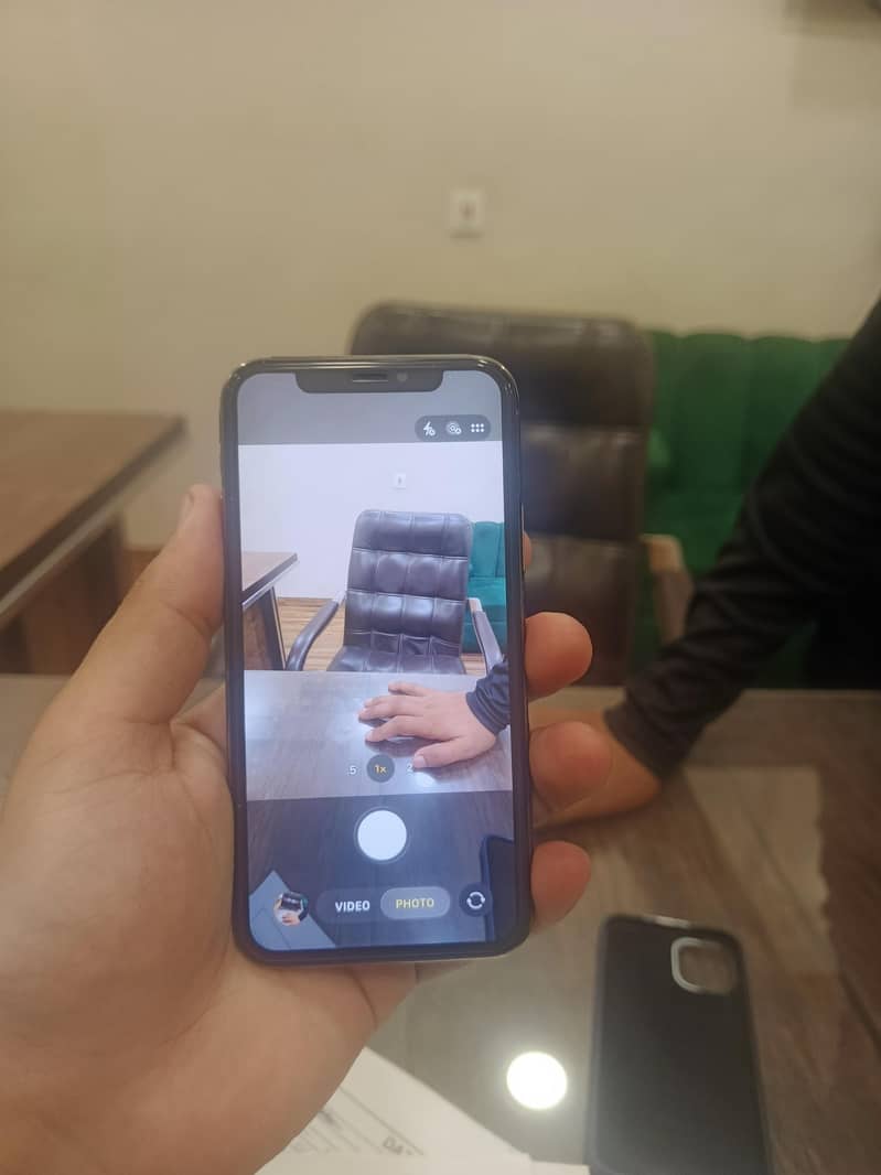Apple iPhone 11 Pro 4