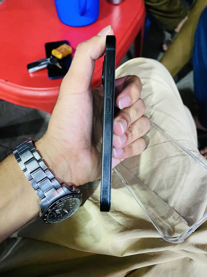 Apple iPhone 15 4