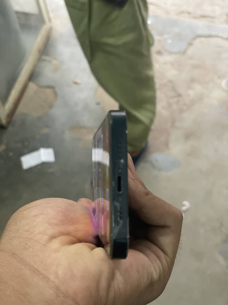 Apple iPhone 13 1