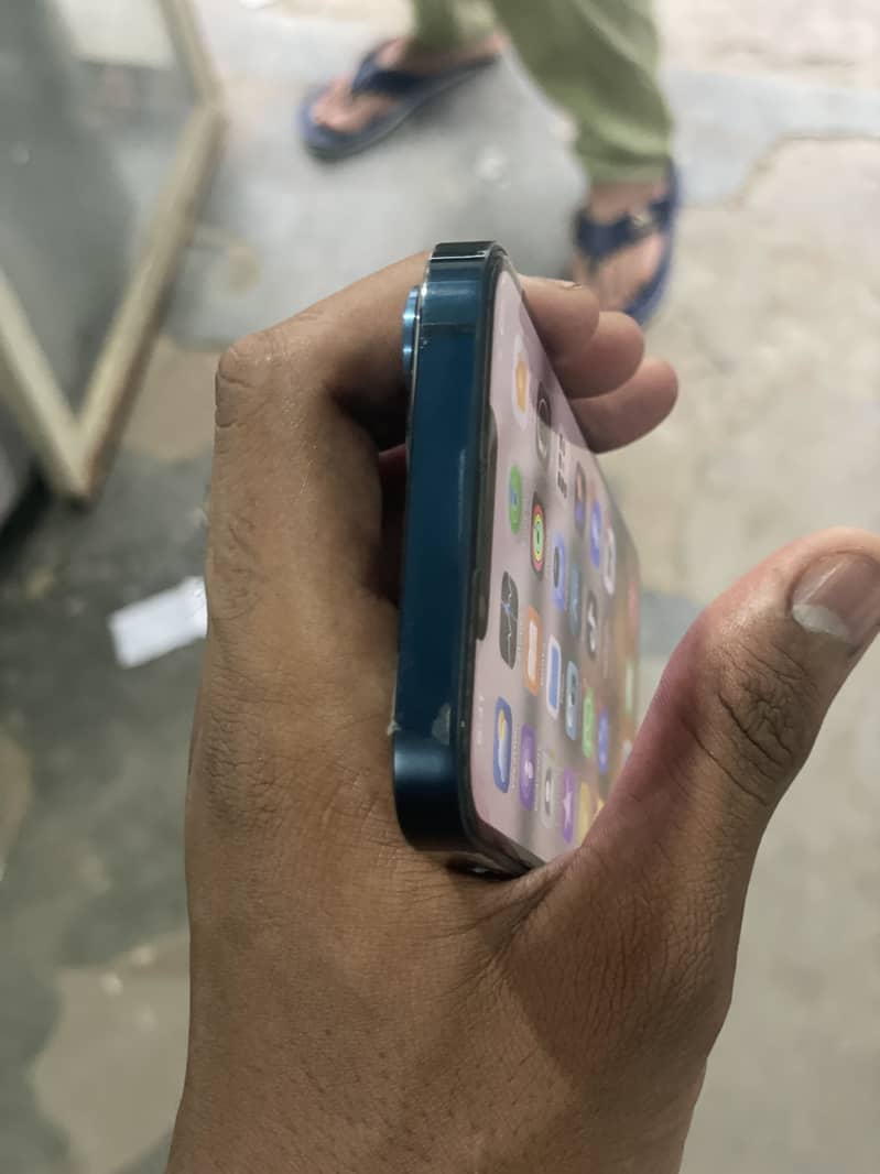 Apple iPhone 13 5
