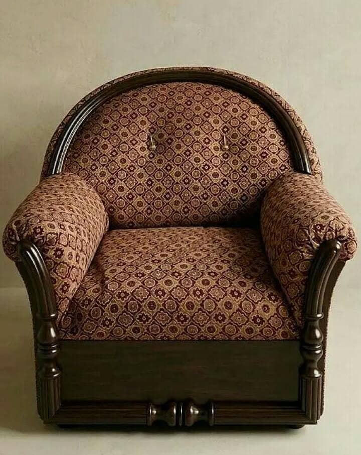 5-Seater Sofa Set (3+1+1) with Covers – Excellent Condition 1