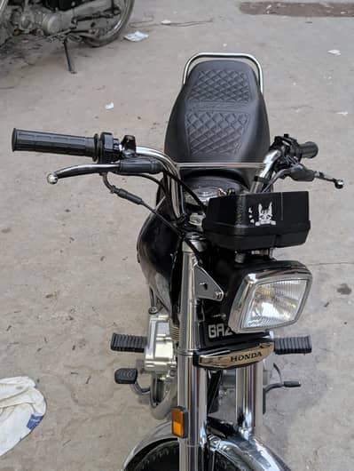 Honda 125 Golden Edition