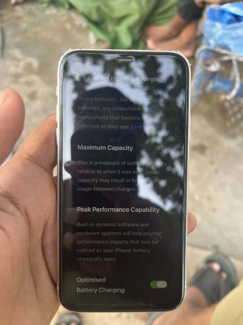 Apple iPhone 11 3