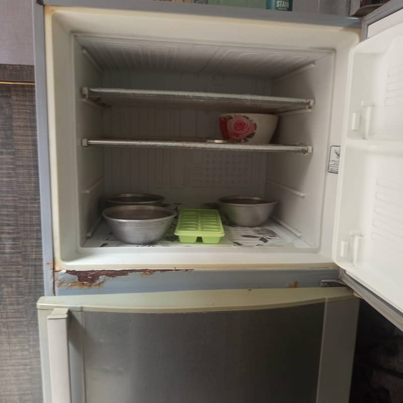 Dawlance fridge 0