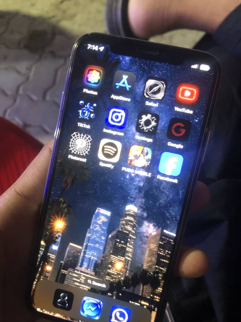 Apple iPhone X 3