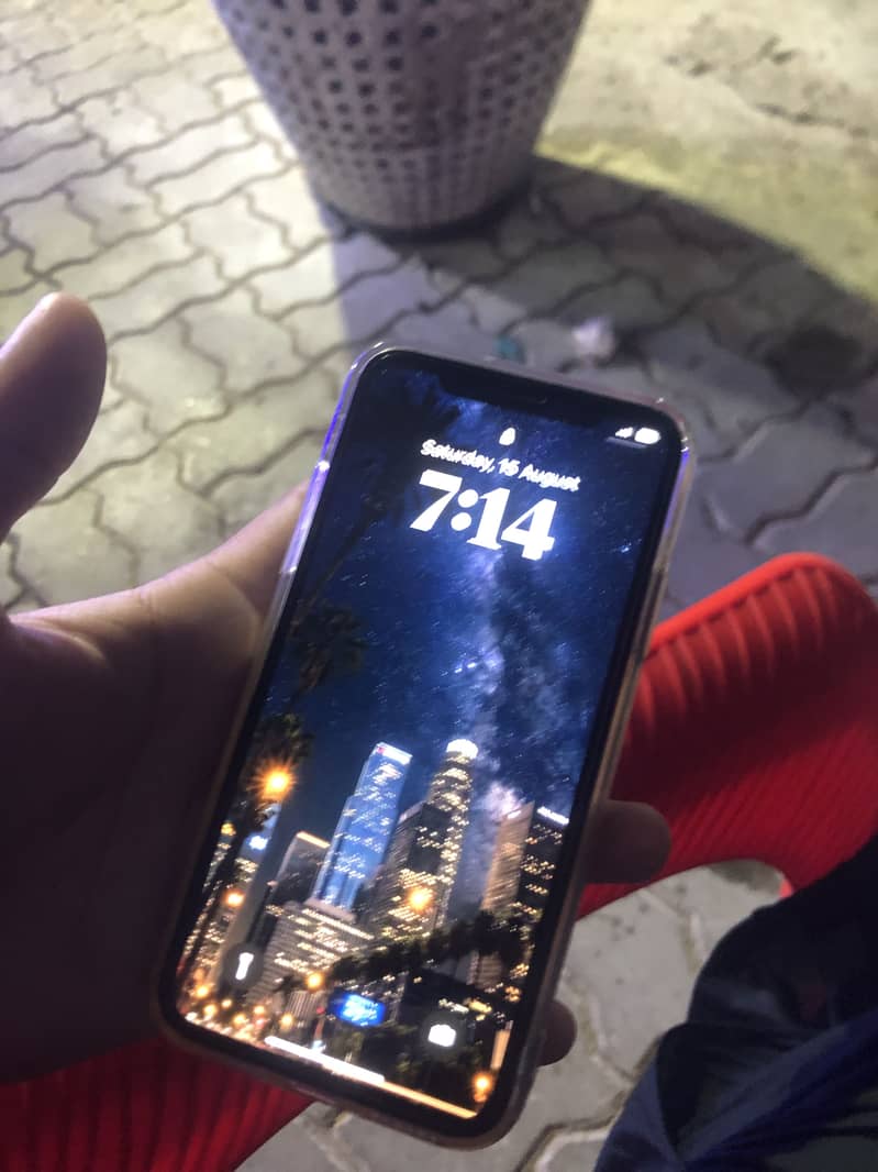 Apple iPhone X 4