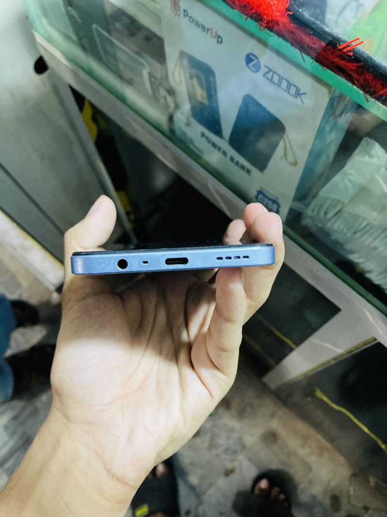 Realme Note 60 4