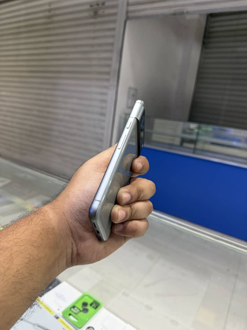 Google Pixel 8 5