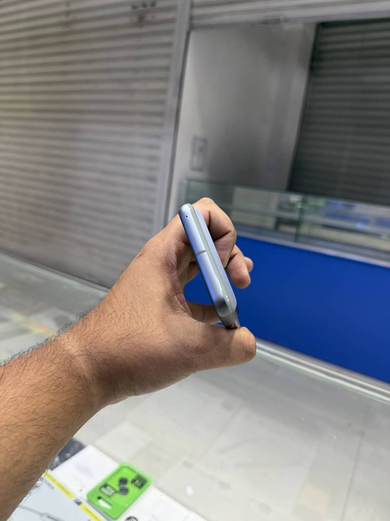 Google Pixel 8 6