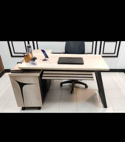 Decent Office table 2 x 4 + 1.5 x 4 side rack