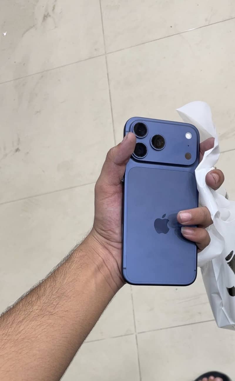 Apple iPhone 17 Pro Max 1