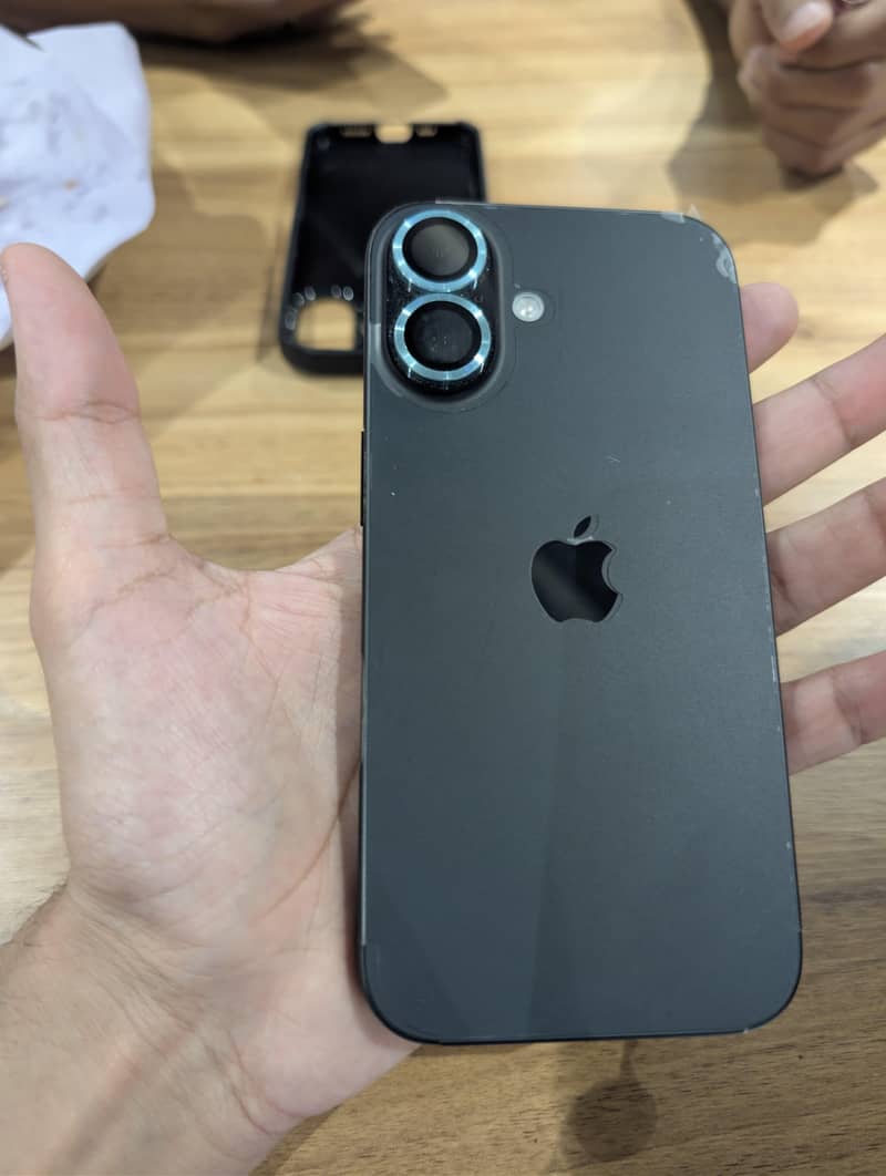 Apple iPhone 16 1