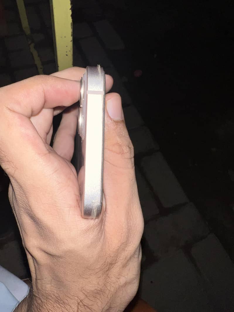 Apple iPhone 13 2