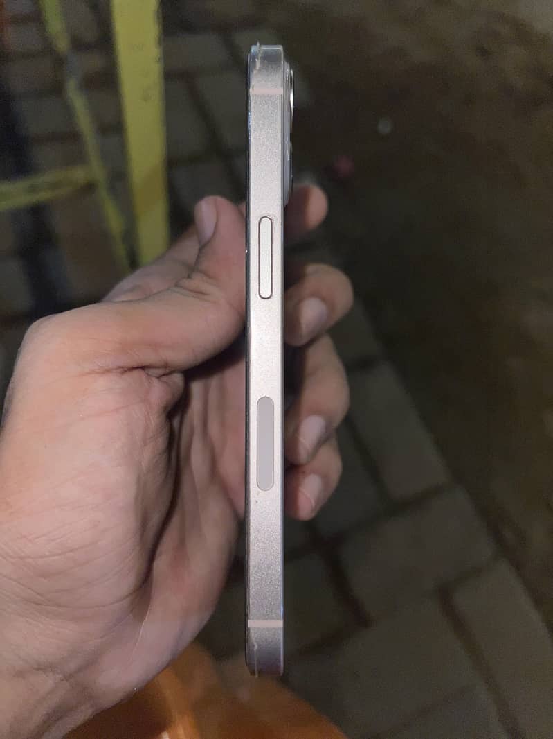 Apple iPhone 13 3