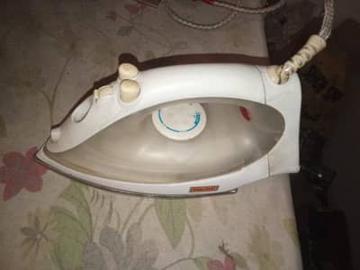 steam iron in good condition