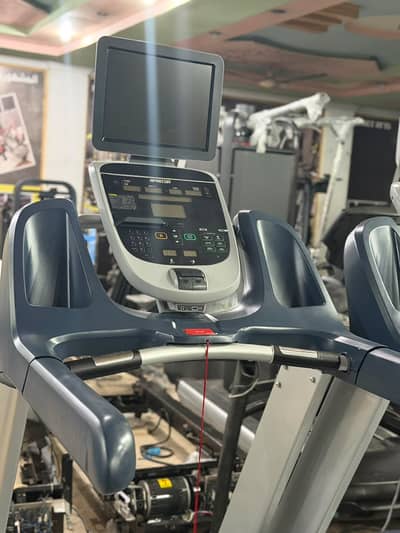 Precor Professional Treadmill | Heavy Duty Commercial Gym Equipment
