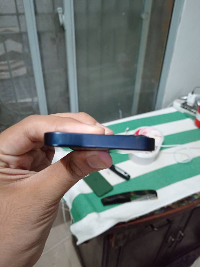 Apple iPhone 12 mini 0