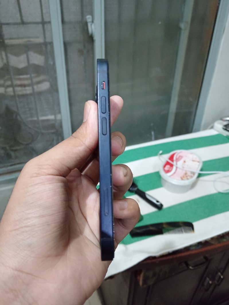 Apple iPhone 12 mini 6