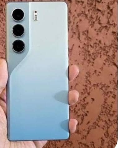 Tecno CAMON 40 Pro 1
