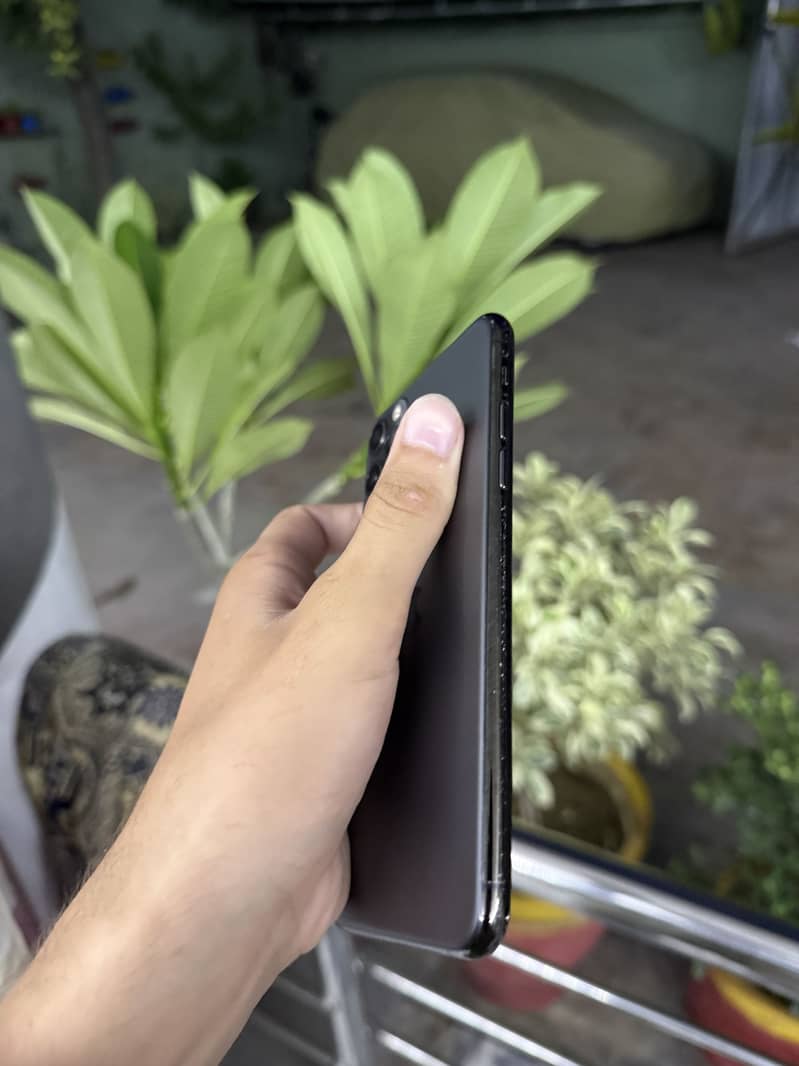Apple iPhone 11 Pro Max 1