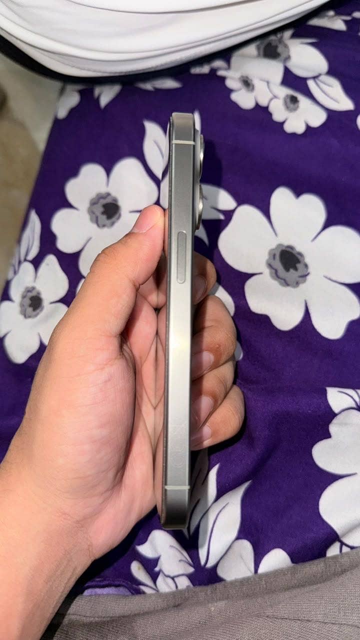 Apple iPhone 15 Pro 2