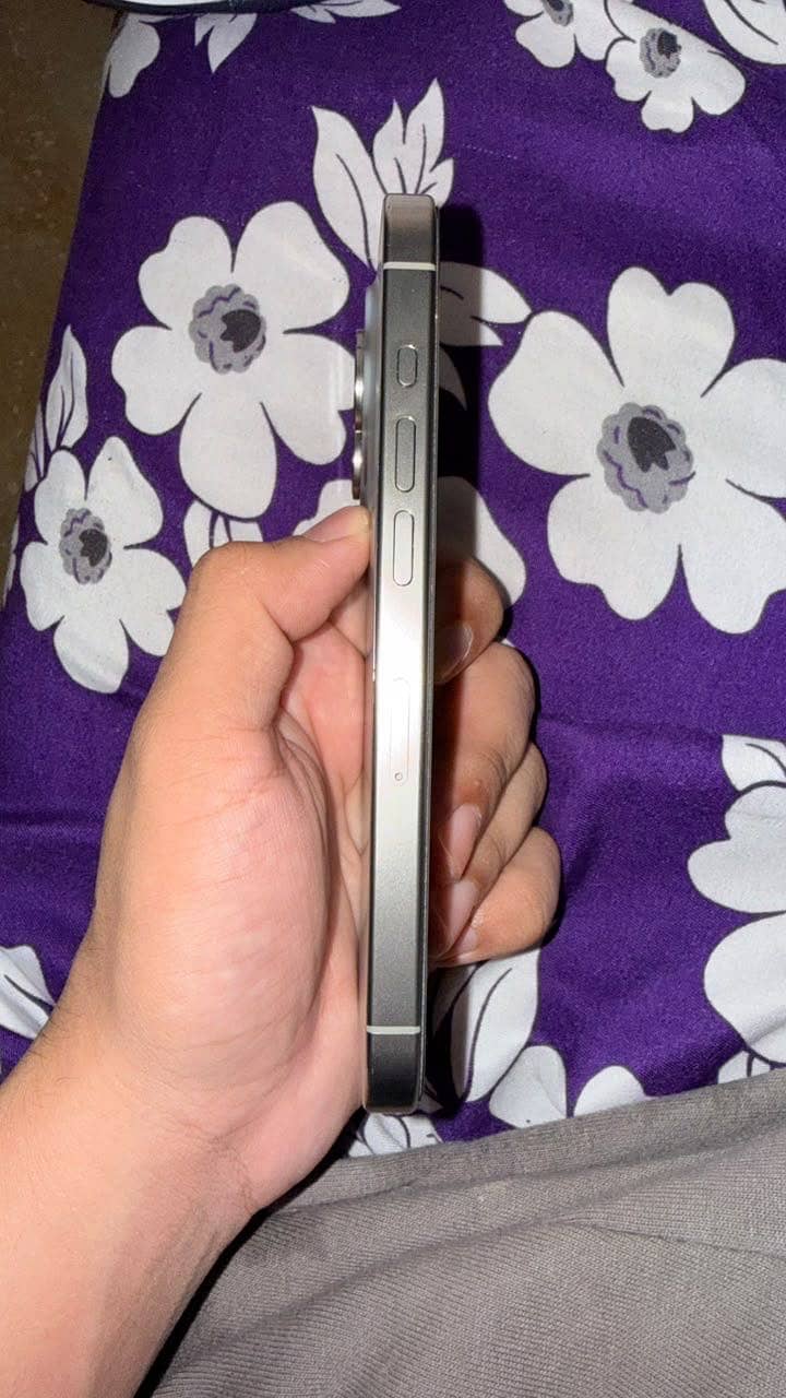 Apple iPhone 15 Pro 3