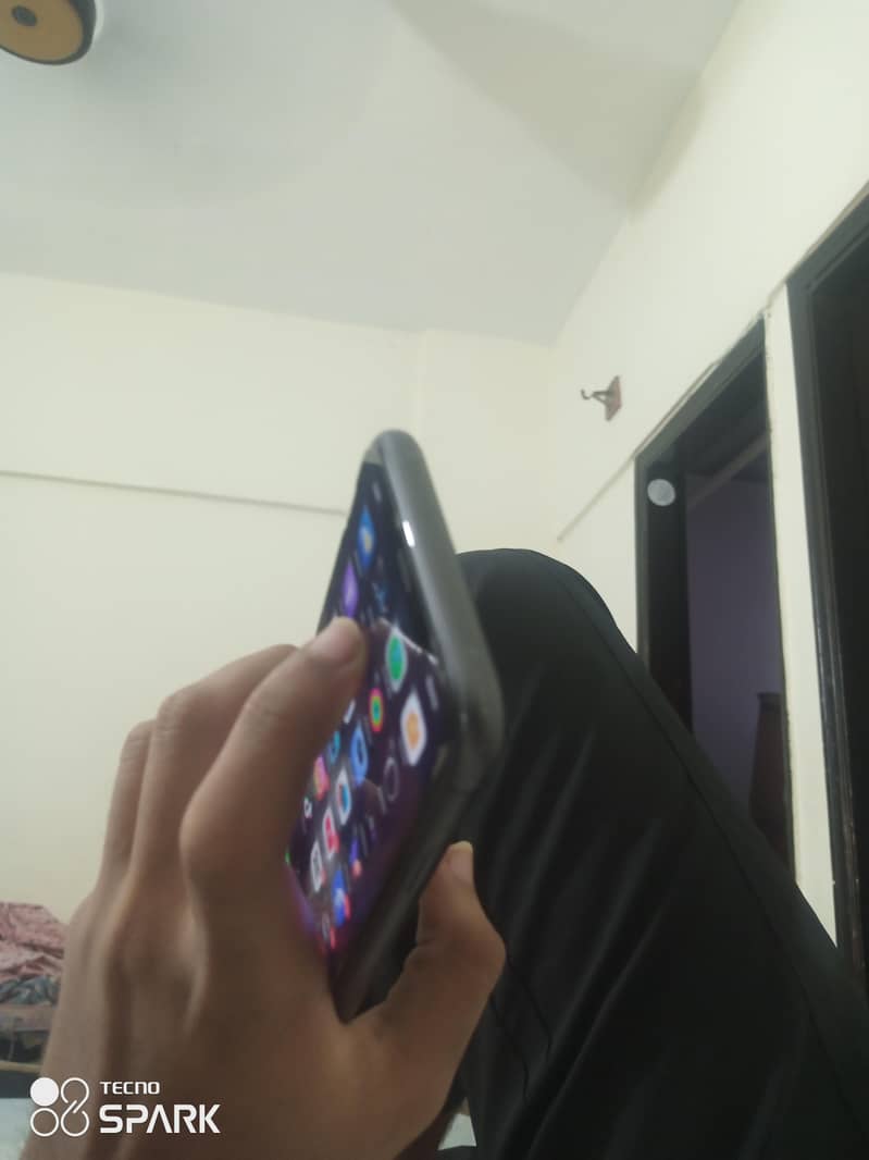 Apple iPhone 11 0