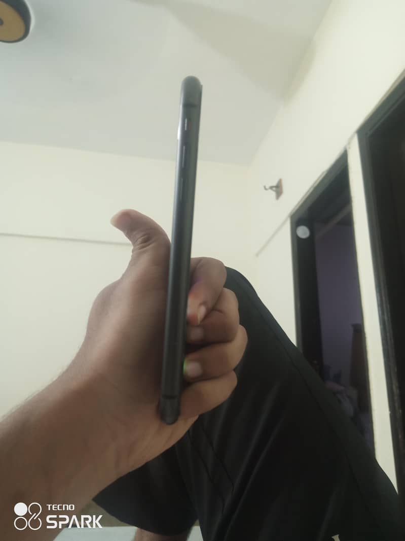 Apple iPhone 11 3