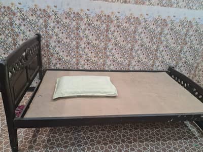 3 single beds for sale.