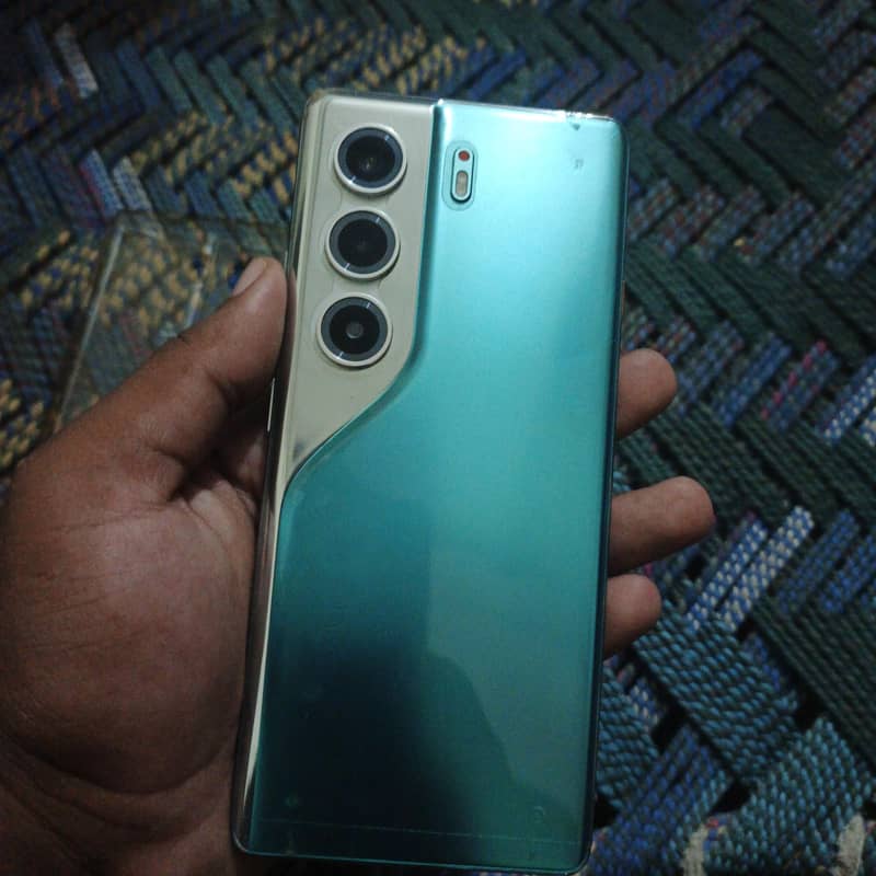 Tecno CAMON 40 Pro 0