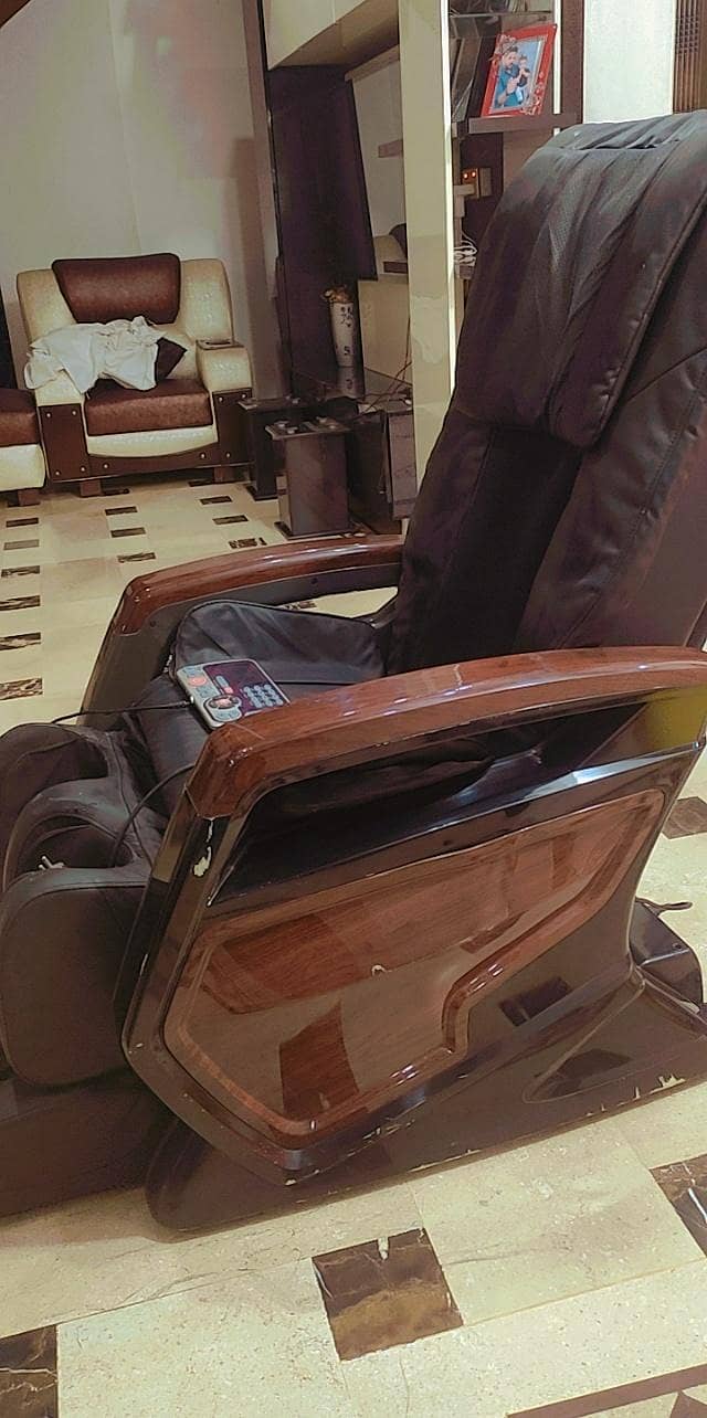message chair 8