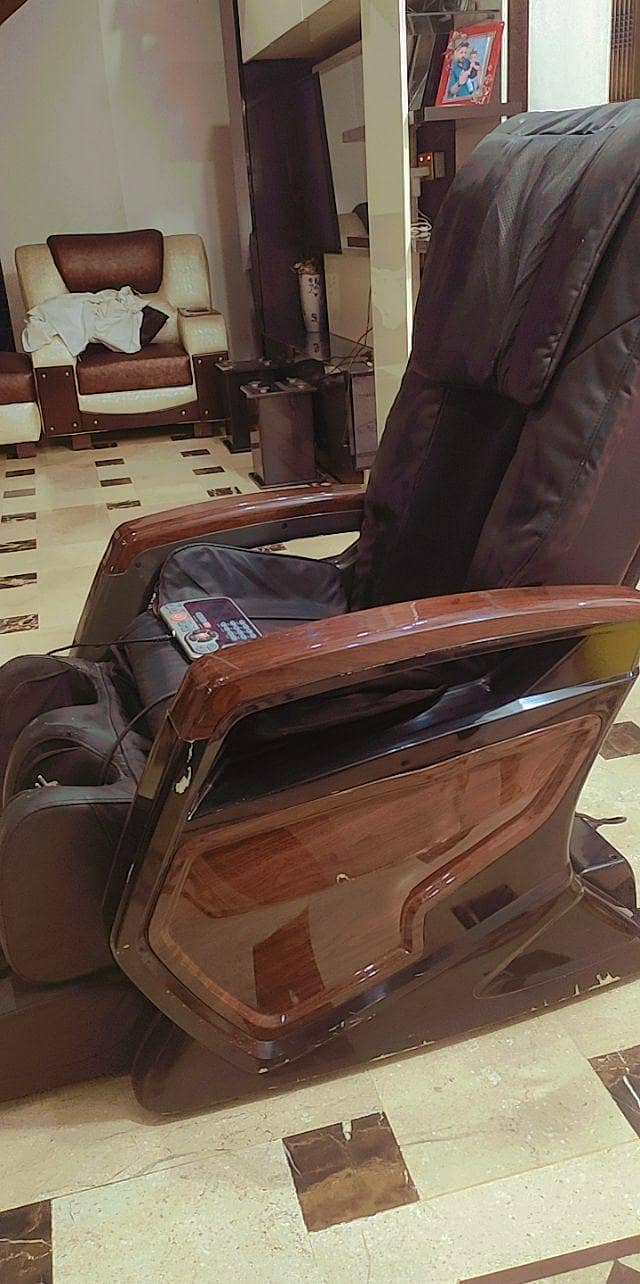message chair 9