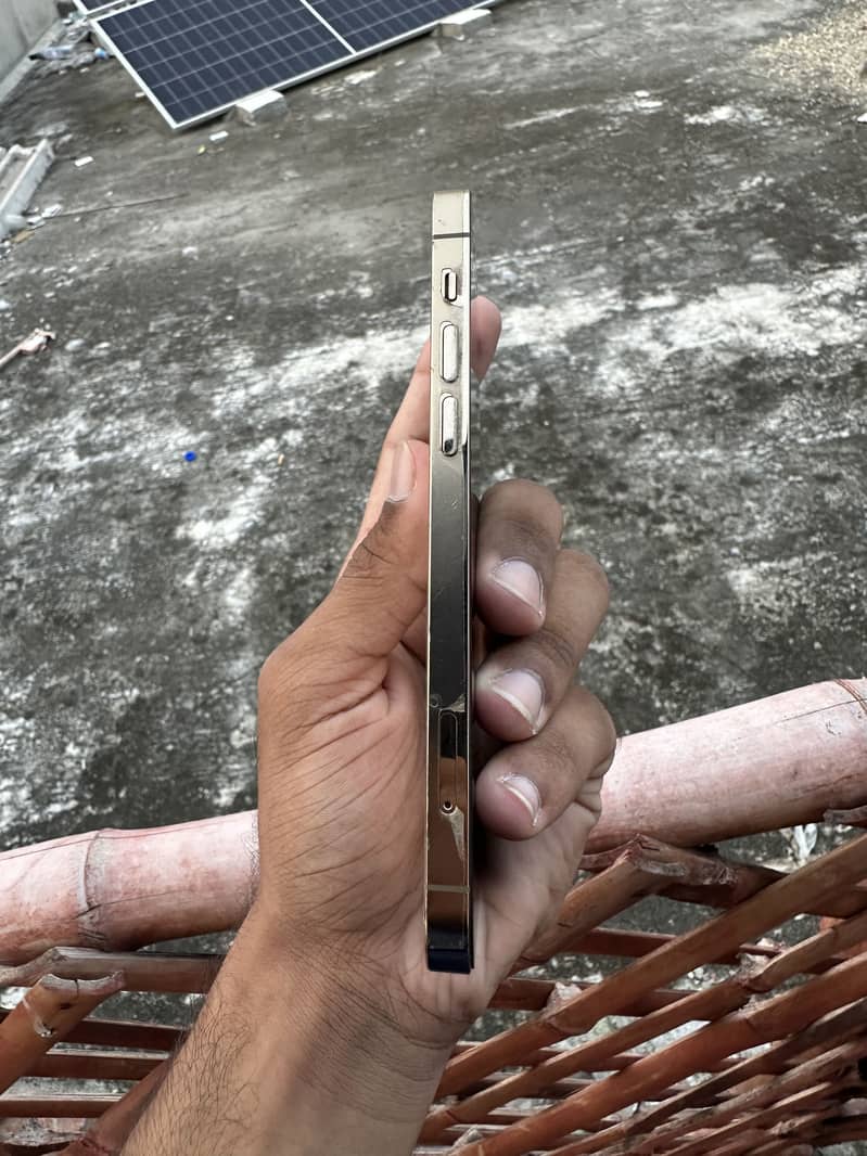 Apple iPhone 12 pro 8