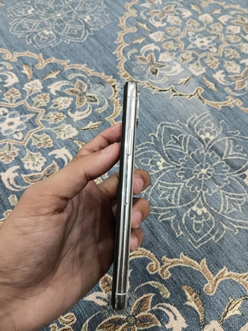 Apple iPhone X 3