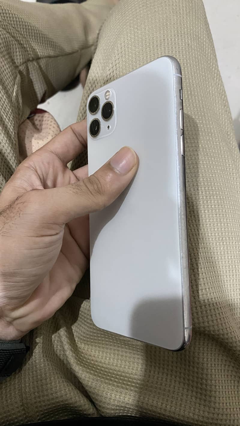 Apple iPhone 11 Pro Max 1
