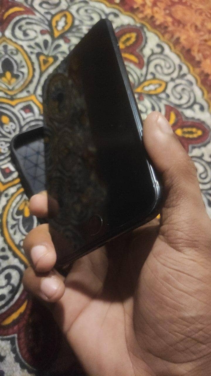 Apple iPhone 7 Plus 3