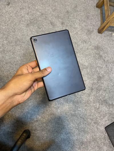 Lenovo M8