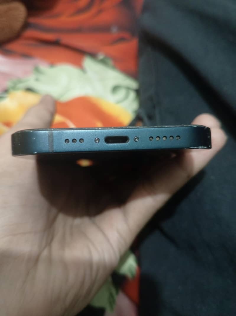 Apple iPhone 13 5