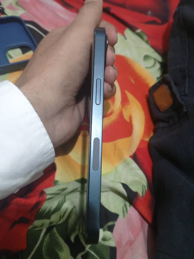 Apple iPhone 13 6